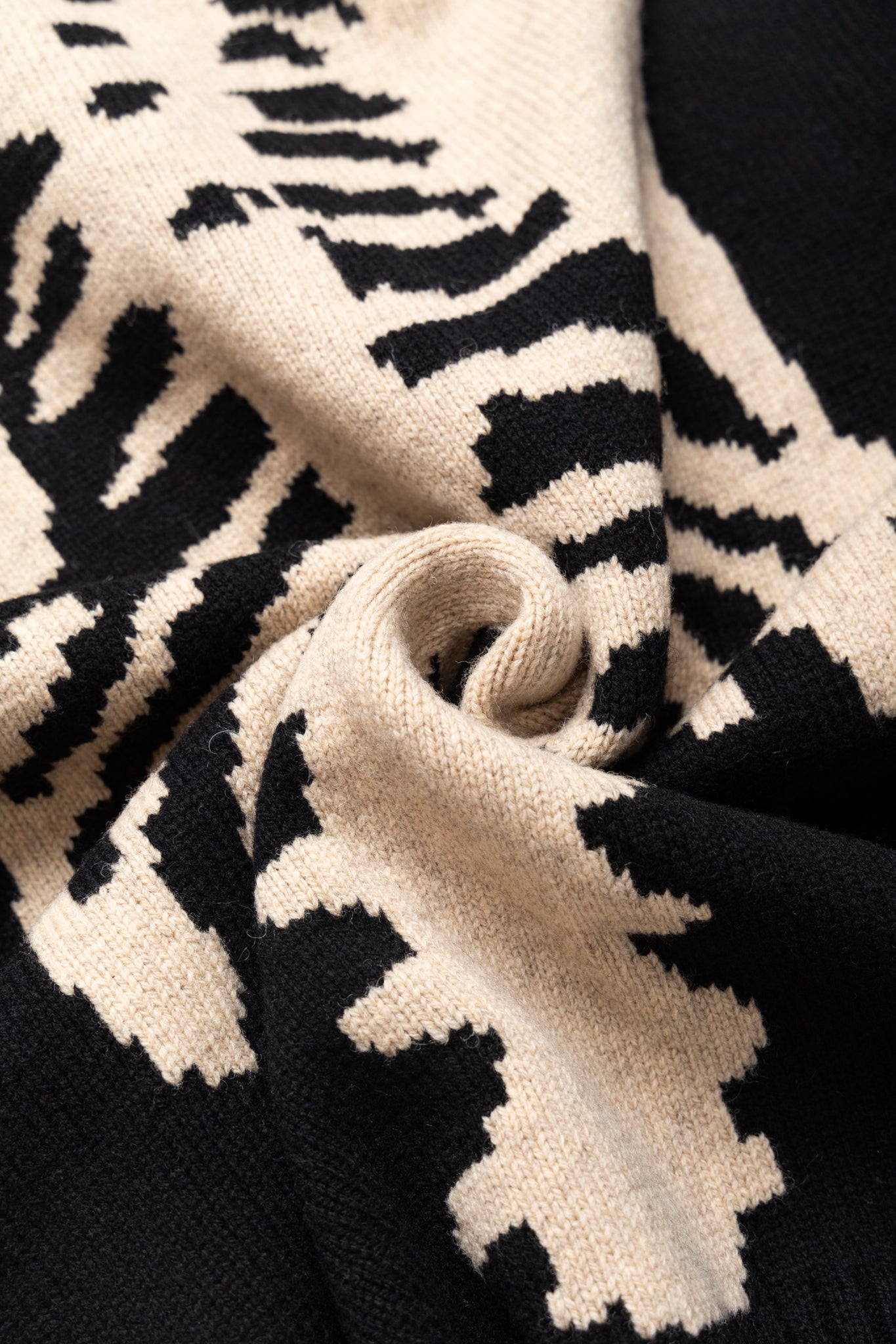 5G Wool BONE Hood Sweater - Black