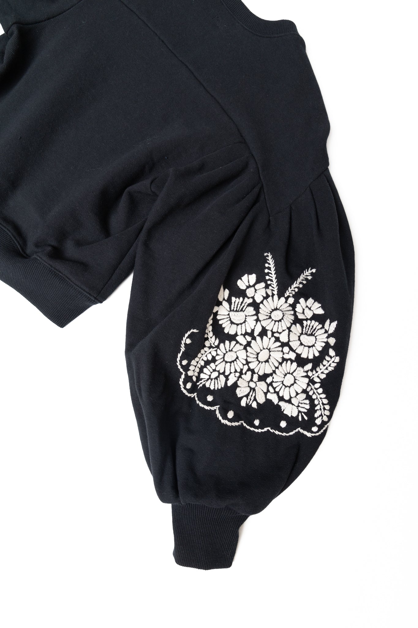 SWT Knit BOUFFANT Sleeve SWT (LATVIA Embroidery) - Black