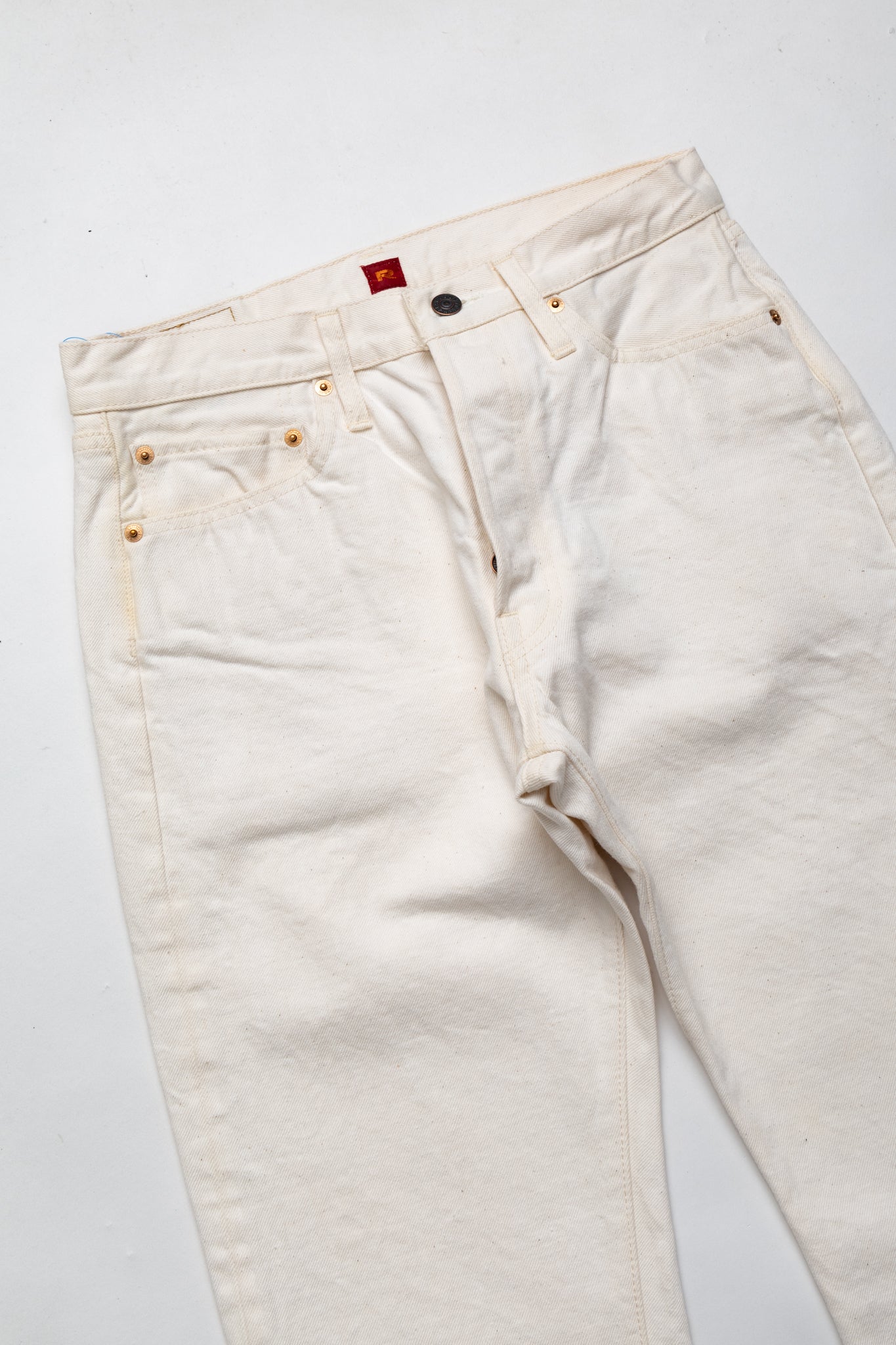 AA710 White Denim Slim Straight Jeans